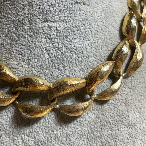 Vintage 90s Chunky Large Links Gold Tone Collar Choker Necklace 16” L - Picture 3 of 6